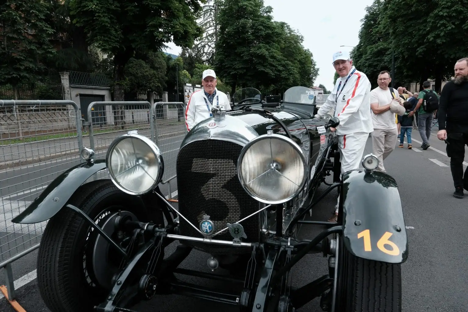 Ian Whistondale and Lawrence Gardiner driving a 3/4.5 Lire Bentley (1926)