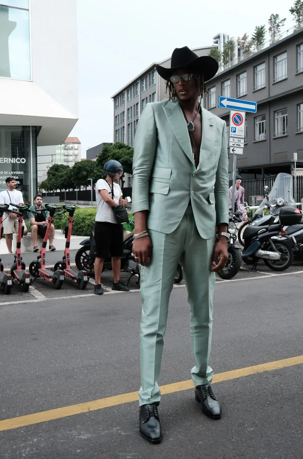 Milan Fashion Week 24SS street style by Agnes Select