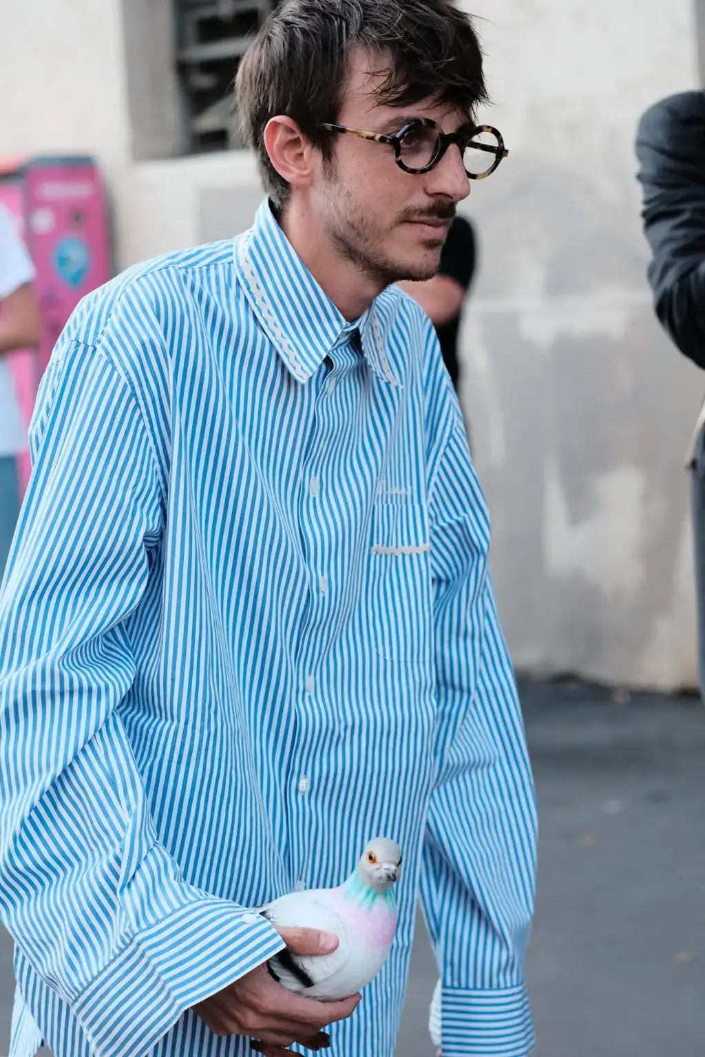 A geust arriving at JW Anderson 25ss show during MFW