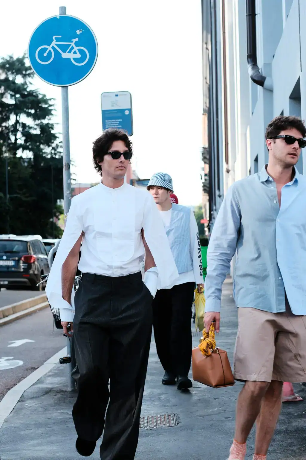 A guest arrives at the JW Anderson fashion show during the Milan Menswear Spring/Summer 2025 by Agnes Select