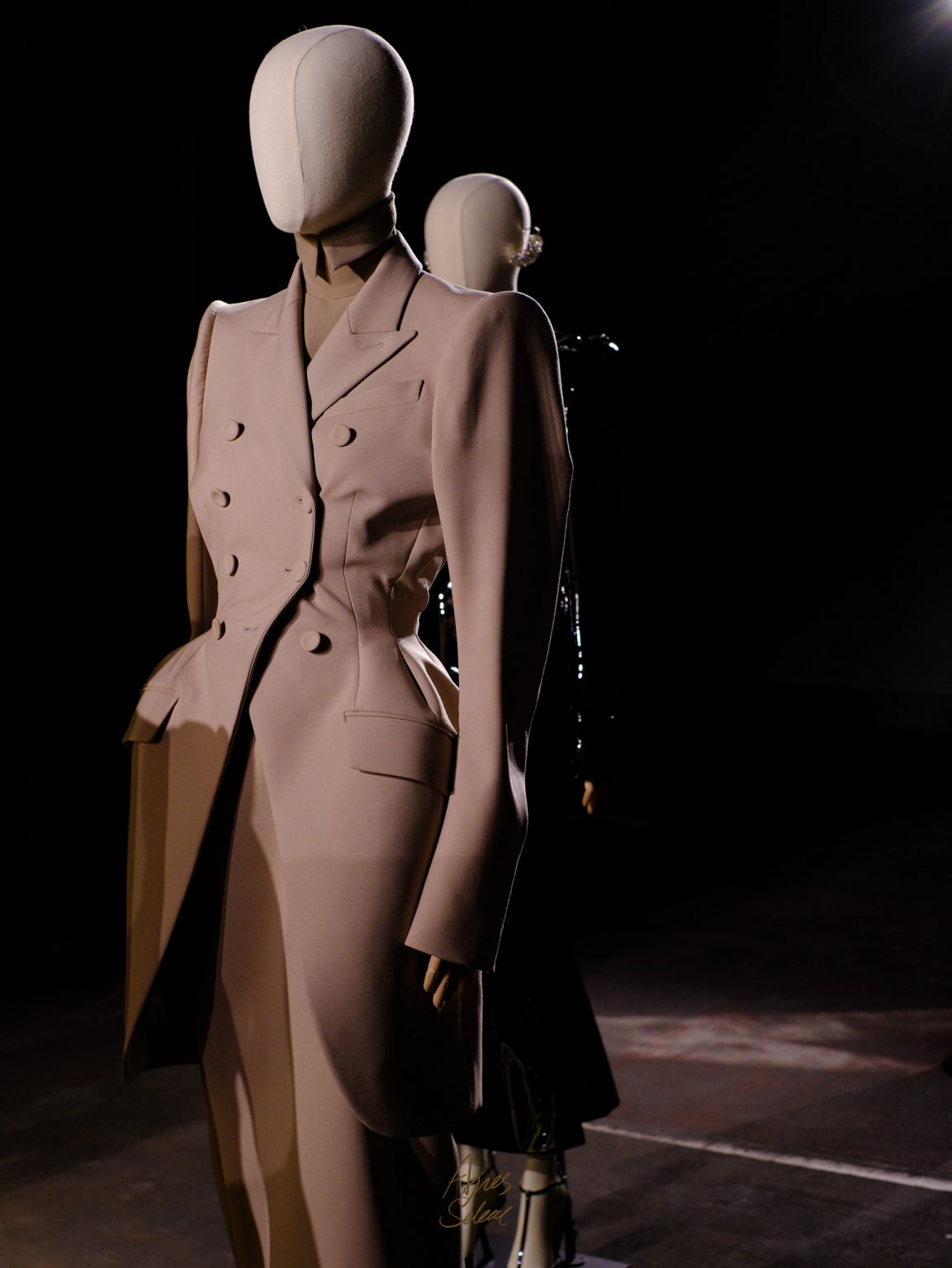 Mugler_agnes select